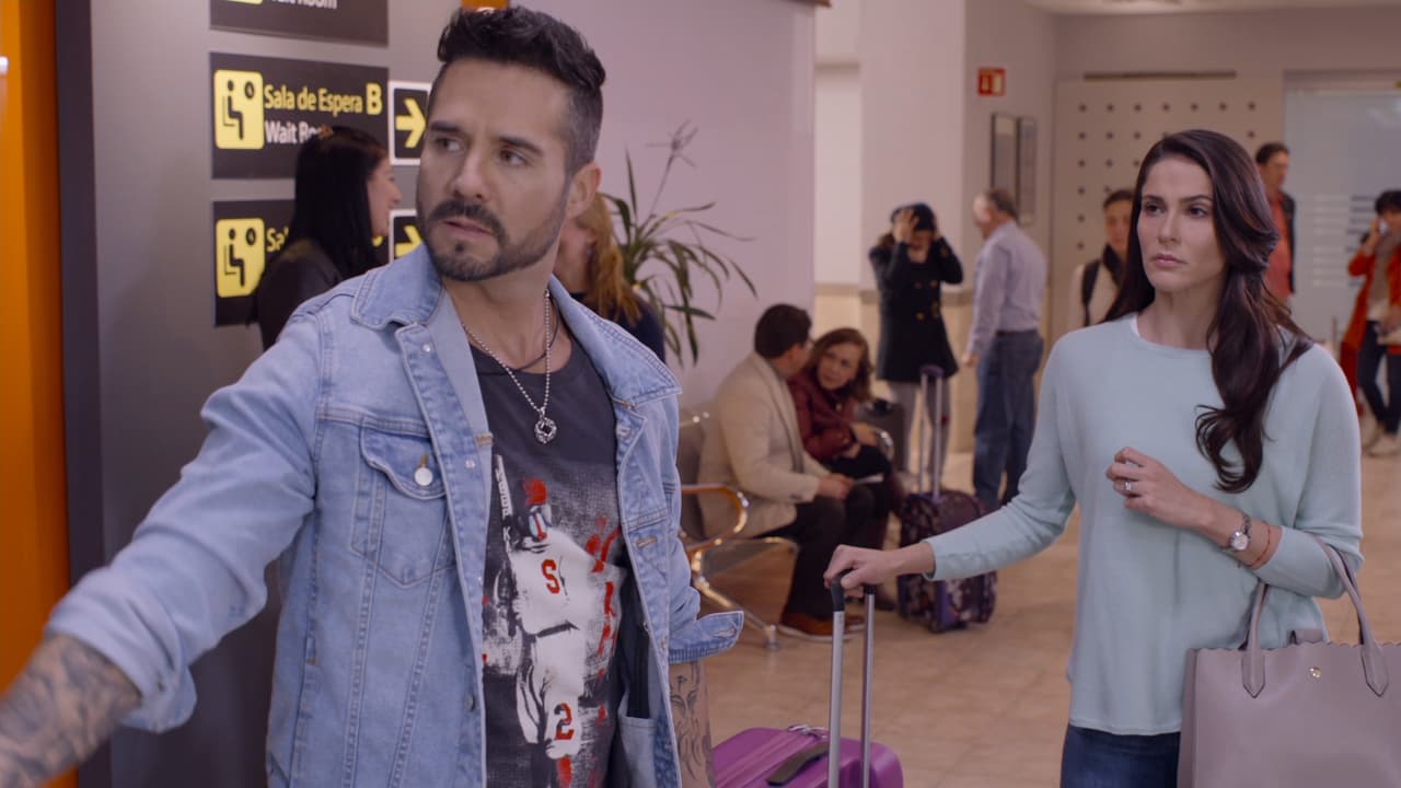 Un día, el jefe de ‘Pedro’ le pide recoger a su esposa al aeropuerto y la casualidad lleva a encontrarse a ‘Elena’ y ‘Nico’, quienes regresan a la Ciudad de México para seguir con el chequeo médico del pequeño. En el lugar, ‘Elena’ descubre el engaño de ‘Ernesto’.