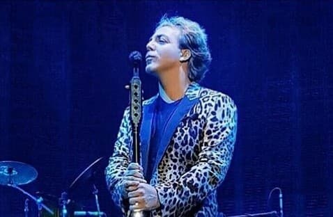 Cristian Castro promete salir con nueva novia del Auditorio Nacional