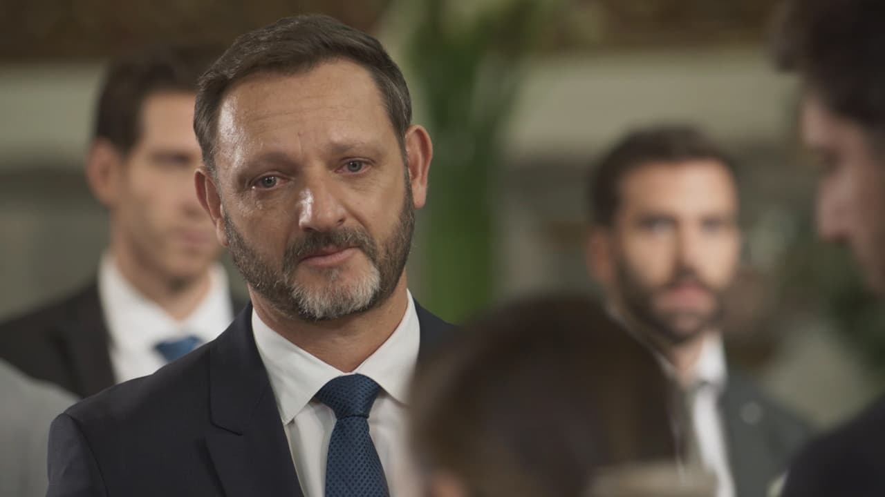 Lo cual entristece a Lamberto al no ser quien acompañe a su hija.