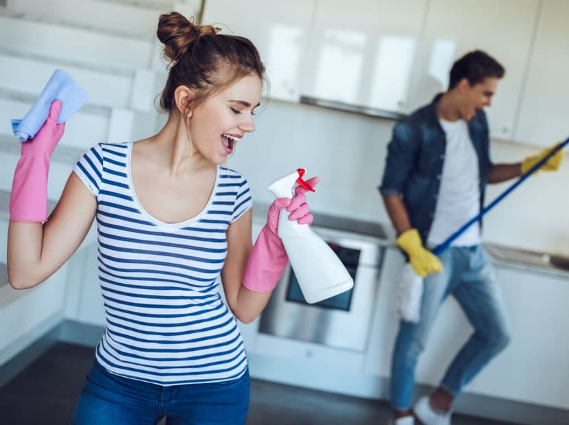 Cáncer. Si tu pareja tiene disposición para compartir contigo las rutinas diarias, como las tareas del hogar, te hará sentir amada.