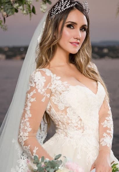Dulce María aseguró que su vestido principal fue su favorito, por lo que agradeció a pronovias Barcelona y México.