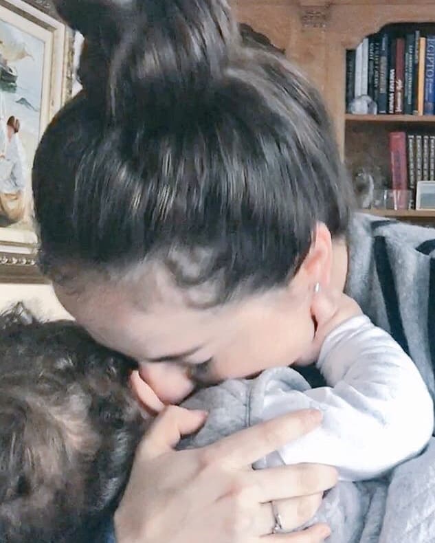 Y, aunque ambos se conocieron en España, la actriz de 'Un gancho al corazón' y su novio e hijo han residido entre México, España y Estados Unidos.