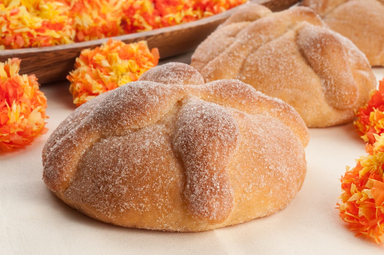 Pan de muerto relleno y otras variaciones de este favorito de la temporada