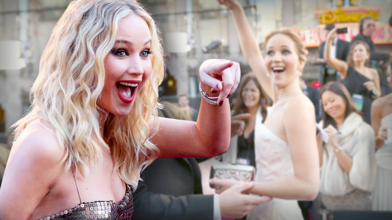 <b>Jennifer Lawrence </b>
<br>Jennifer Lawrence saltó a la fama gracias a su trabajo en la saga de 'Los juegos del hambre', pero los fans no saben mucho acerca de su personalidad fuera de cámara y mucho menos algunas de sus exigencias profesionales más extrañas.
<br>
