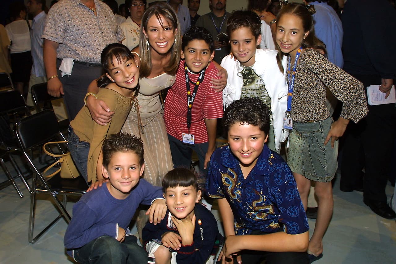 A los 11 años, en 2002, Álvarez formó parte del reality show 'Código F.A.M.A', al lado de Diego Boneta, María Chacón, Miguel Martínez y Jesús Zavala, entre otros.