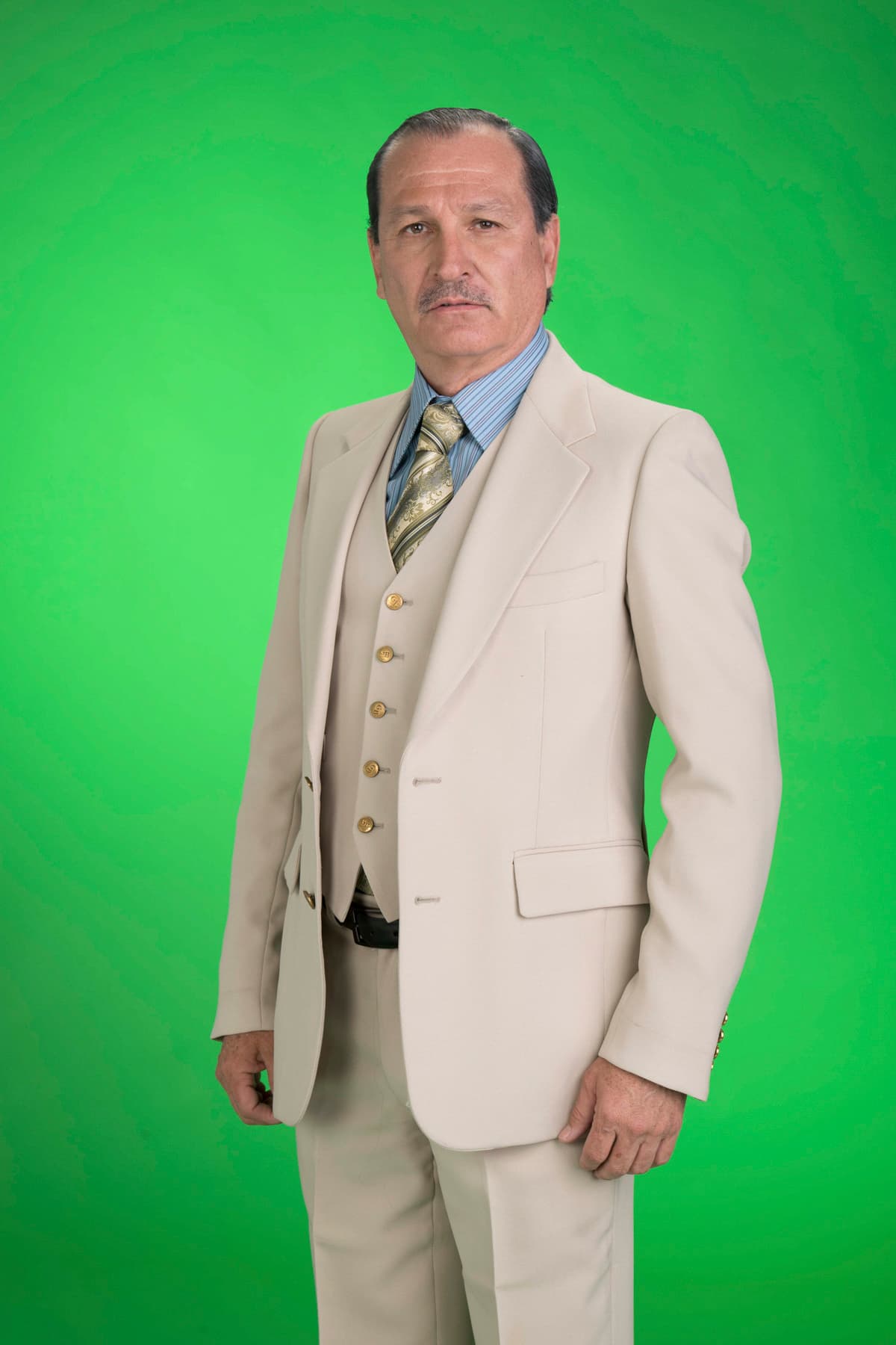 Eugenio Montessoro es "Nacho D'Alessio", padre de la cantante y quien la obliga a dedicarse a cantar, pese a que ella tenía otros sueños.