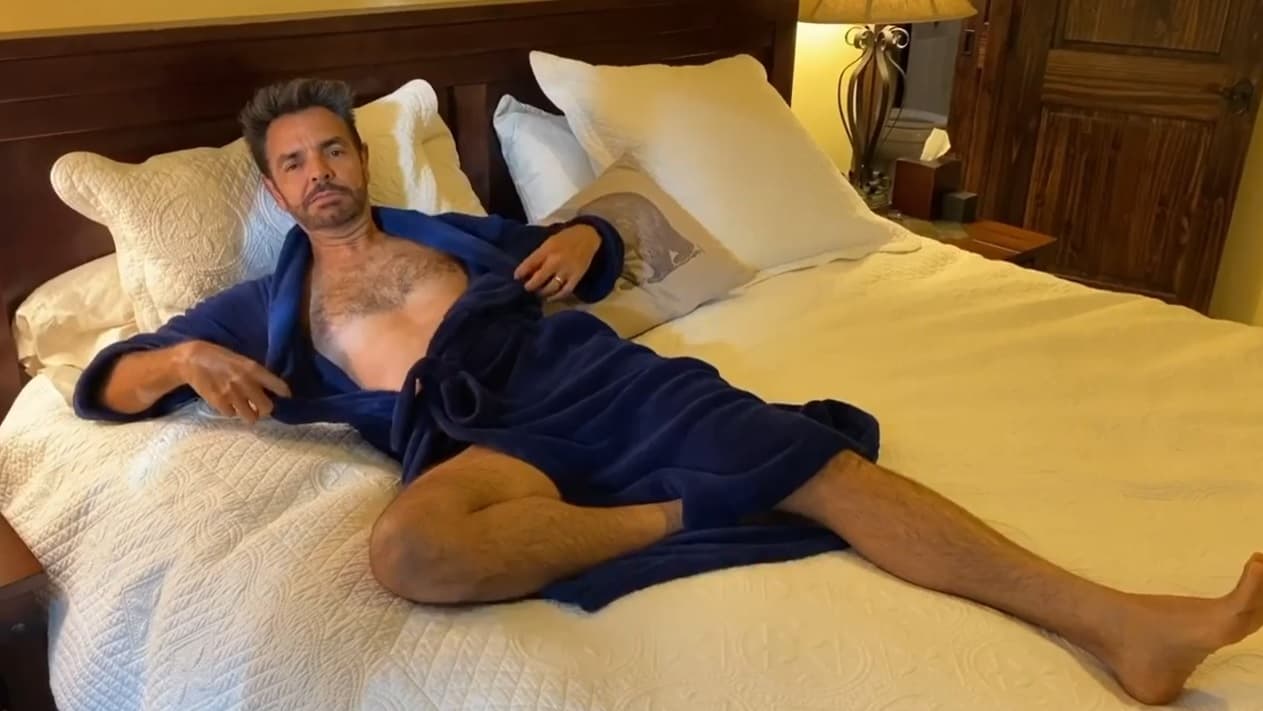 Por supuesto, el sello Derbez no faltó en el video y el humor apareció al final con el protagonista de La familia P. Luche recostado en la cama, en bata, y haciendo una pícara proposición: "Prepárate para la toma final, la toma todo", se escucha decir a Eugenio, quien de inmediato recibió la respuesta de Alessandra: "Me matas", escribió en el hilo de comentarios.