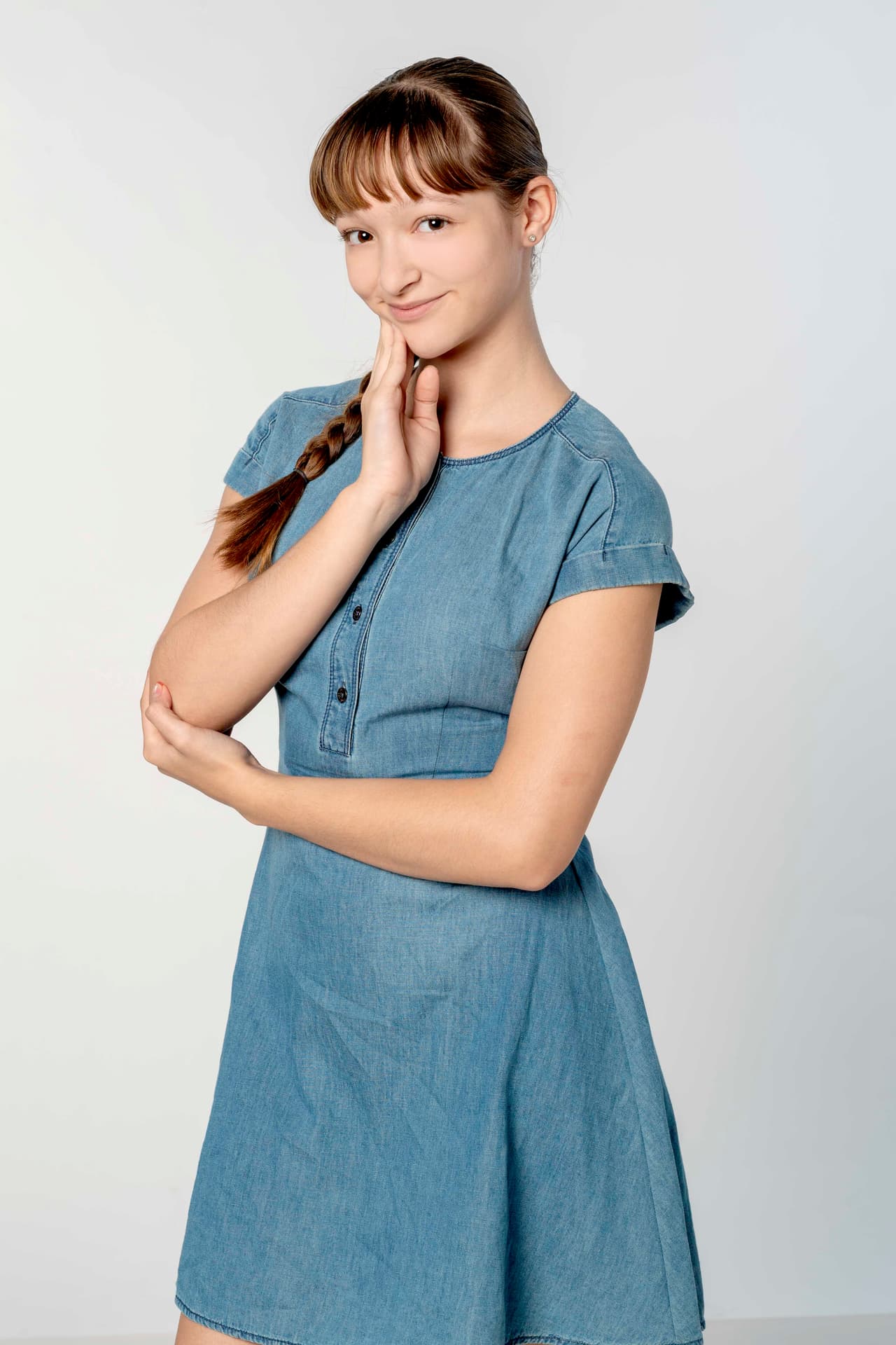 Sofía Quiroga (Sofia Mariel): Tiene 13 años, es vivaracha y locuaz, sin pelos en la lengua. Quiere mucho a sus papás y su favorita es Elsa, a la que admira y adora.