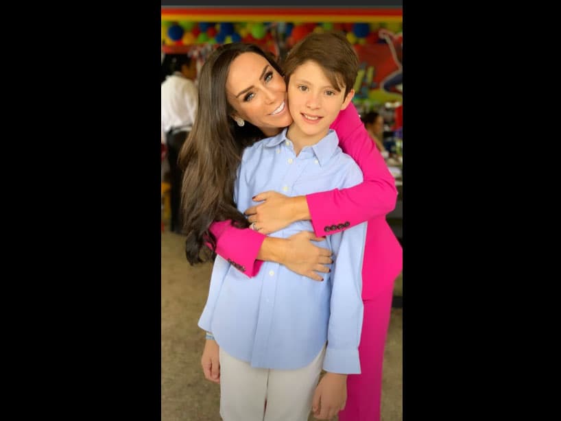 Inés subió una imagen junto a Mayito, el hijo de Víctor Álvarez. “Ya anda creciendo y ya le empieza a dar pena que lo suba (a las redes sociales), así que por respeto solo lo haré cuando me lo autorice”, expresó la conductora hace unos días en Instagram.