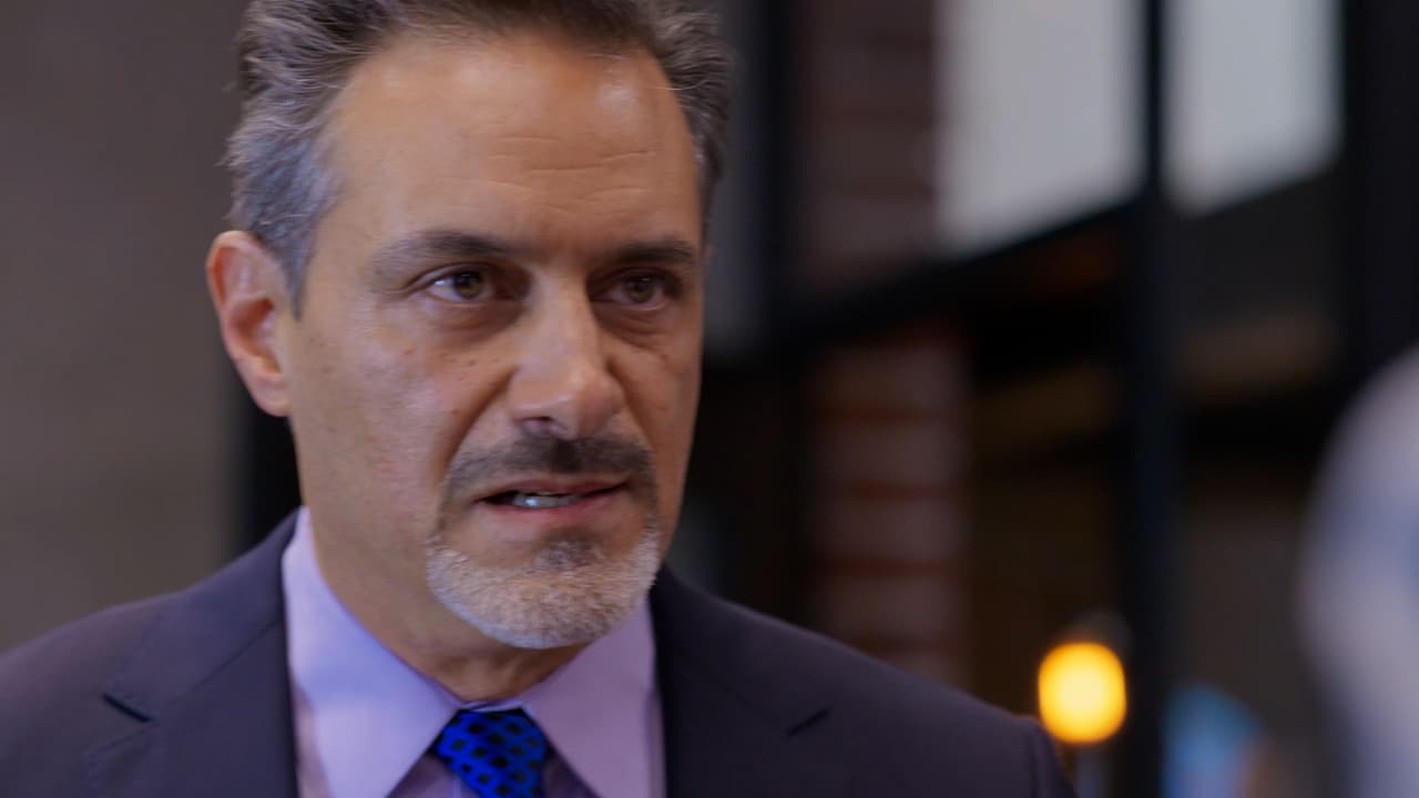 Carlos exige a Rogelio que deje en paz a Gabriel