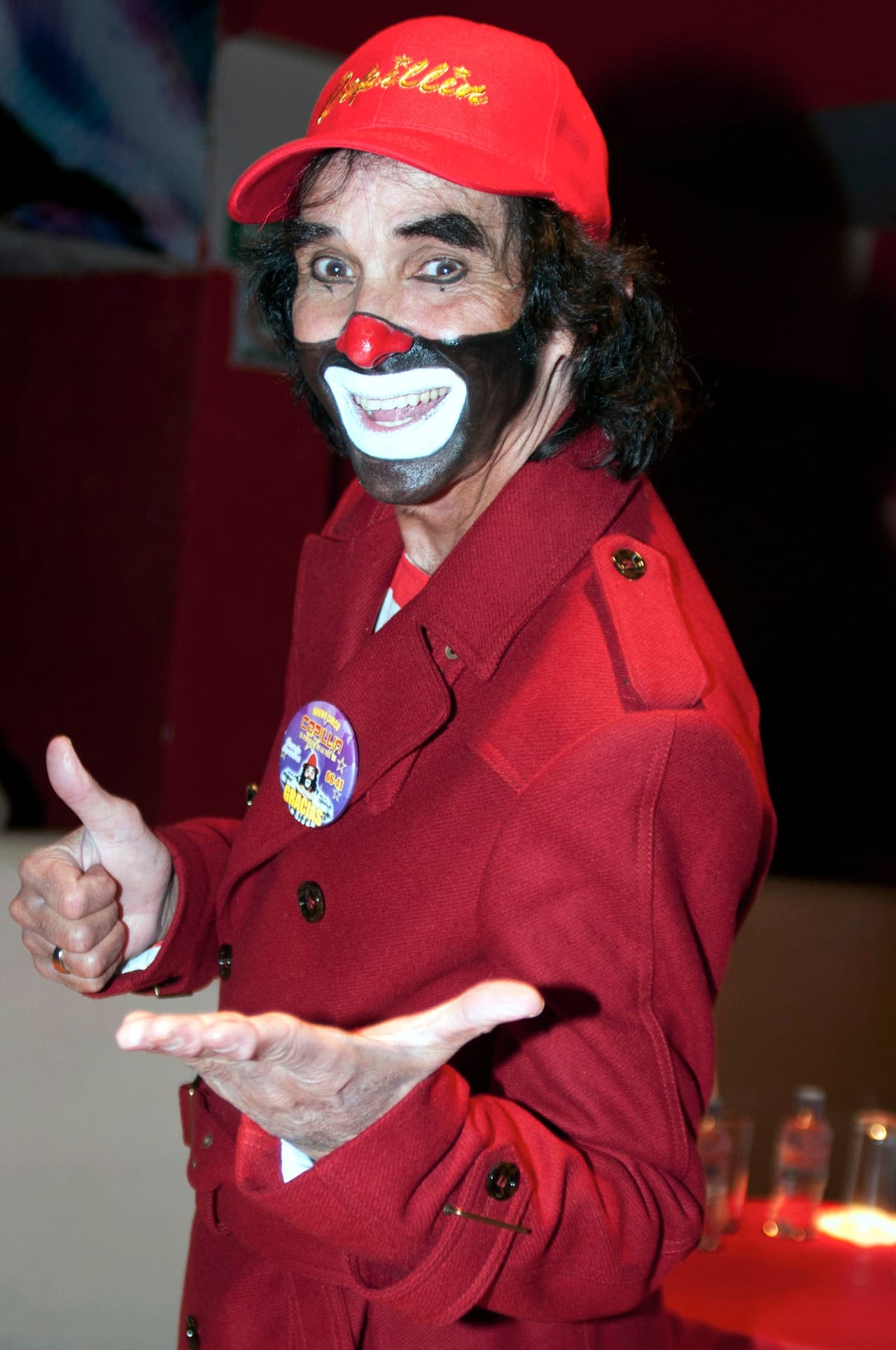 Cepillín ingresa a terapia intensiva tras operación de emergencia; sus hijos piden oraciones