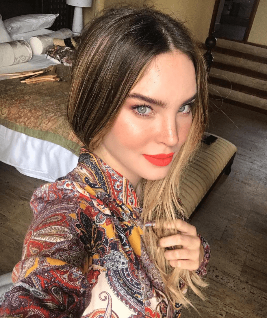 Belinda hace oídos sordos a la polémica y protagoniza tremendo video en bikini