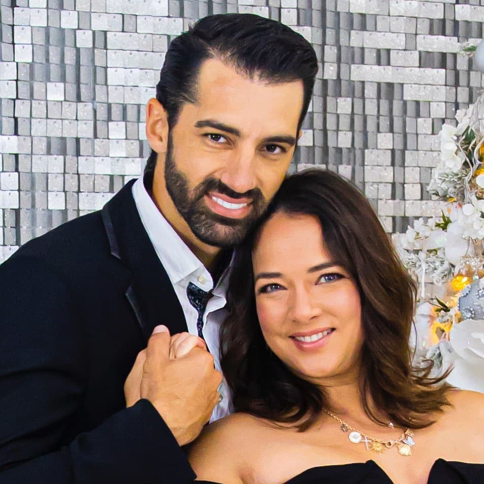 “Te amo cariño mío! Que sigamos siendo cómplices, amigos, amantes, que bailemos juntos toda la vida, que las risas , la alegría, el respeto y el amor sean siempre nuestros aliados. Happy Valentine’s Day @toni #amor", expresó Adamari López en su cuenta de Instagram.