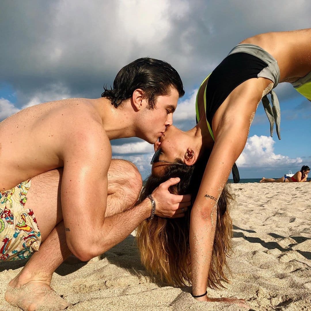 Exesposa de Danilo Carrera publica foto con su nuevo galán y aseguran que es idéntico al actor