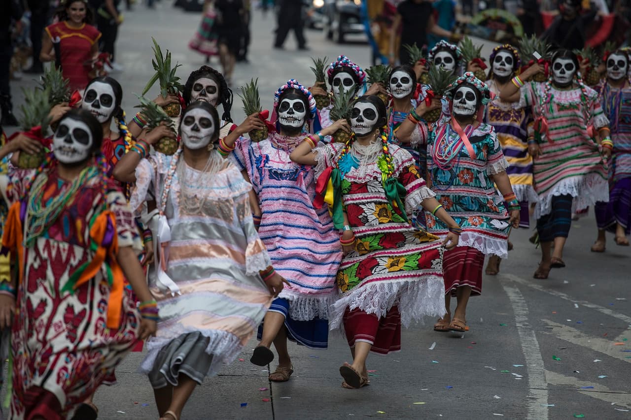 El Desfile de Día de Muertos destacó la cultura mexicana.