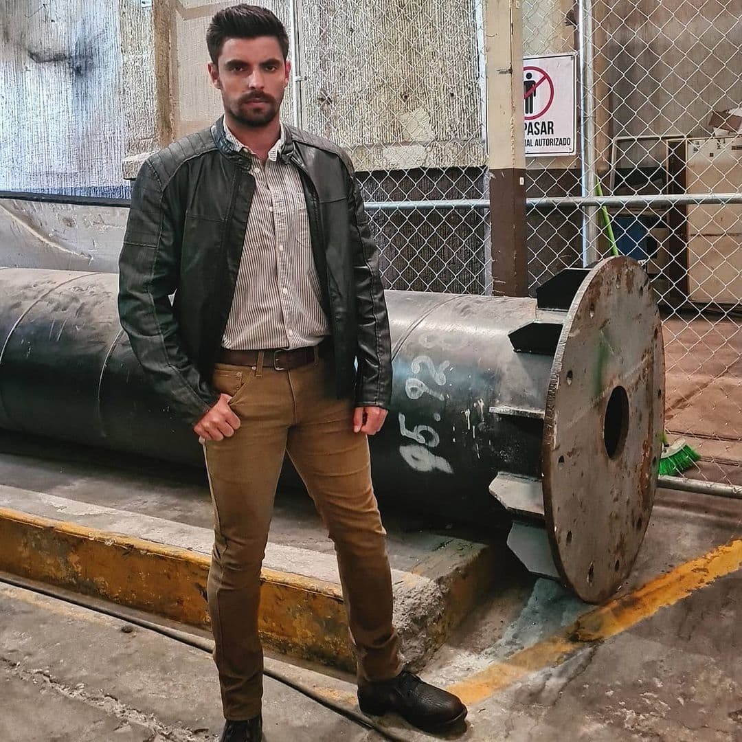 Horacio es un joven que estudió la carrera de Administración de Empresas, la cual abandonó. “A mí siempre me gustó la música, nadie me apoyaba. Una vez comencé con el tema del modelaje, empecé a adquirir mucha confianza en mí mismo y me llegó la oportunidad de hacer una película, me vi con un guión y me volví loco, me preparé una maleta y me fui a estudiar”, dijo en entrevista para Las Estrellas.