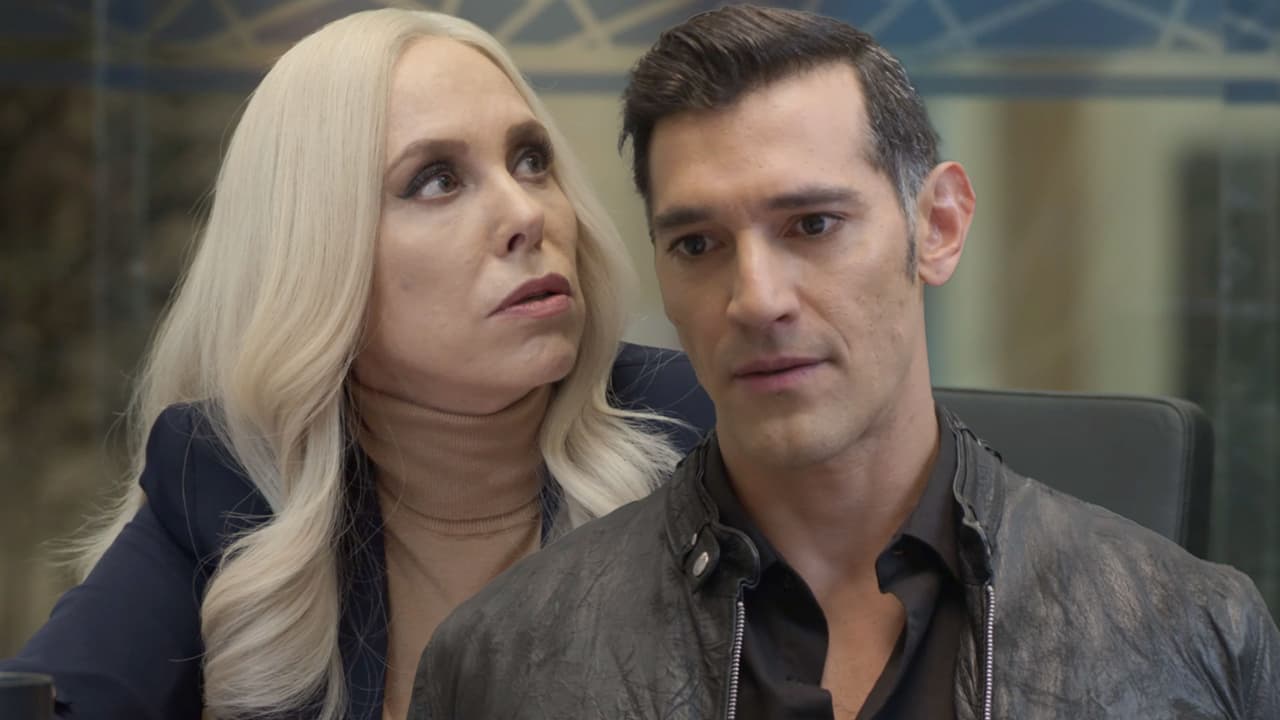 Fobo acepta que está enamorado de Elvira