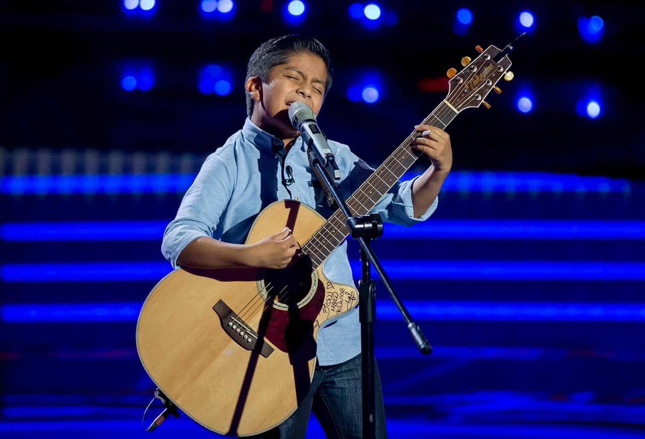 Marco Antonio Salazar ahora forma parte del equipo de Melendi después de conquistar con su habilidad de tocar la guitarra y su dominio de la poesía.