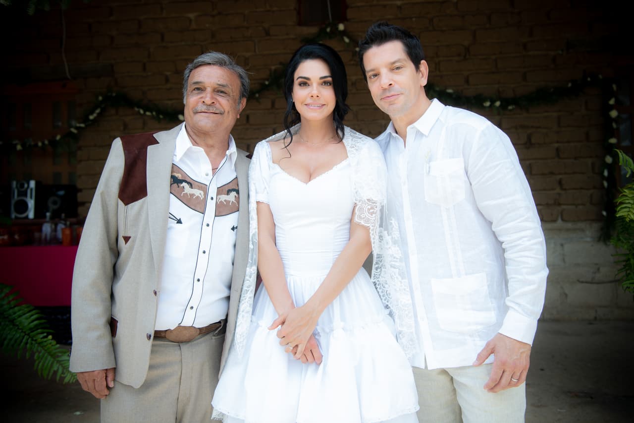 Este gran momento lo compartió con la gente que más ama, como su padre 'Calixto'.