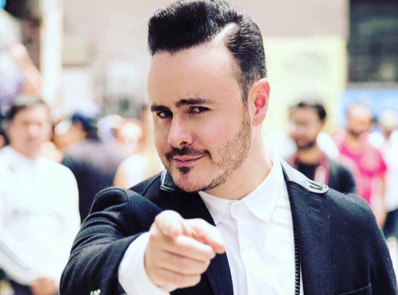 José Luis Roma, cantante mexicano.