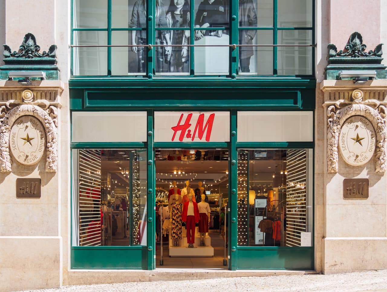 ¿H&M en renta? La marca de ropa pone a prueba programa para alquilar vestidos de noche