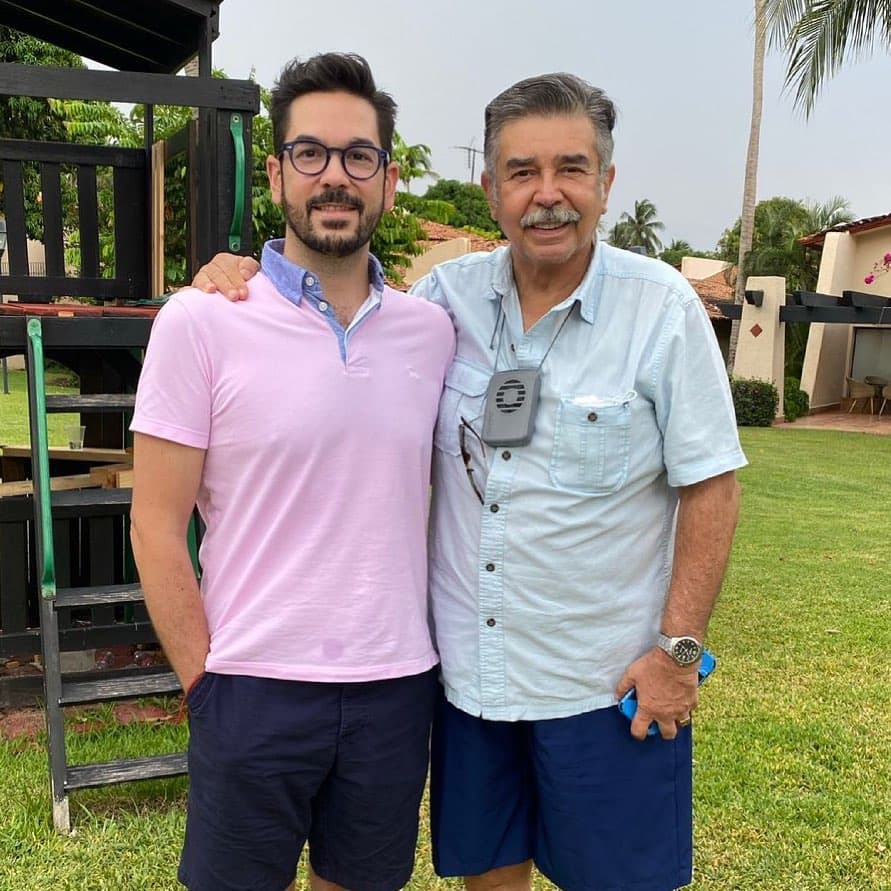 Pedro Ortíz de Pinedo compartió una fotografía al lado de su papá Jorge Ortíz de Pinedo.