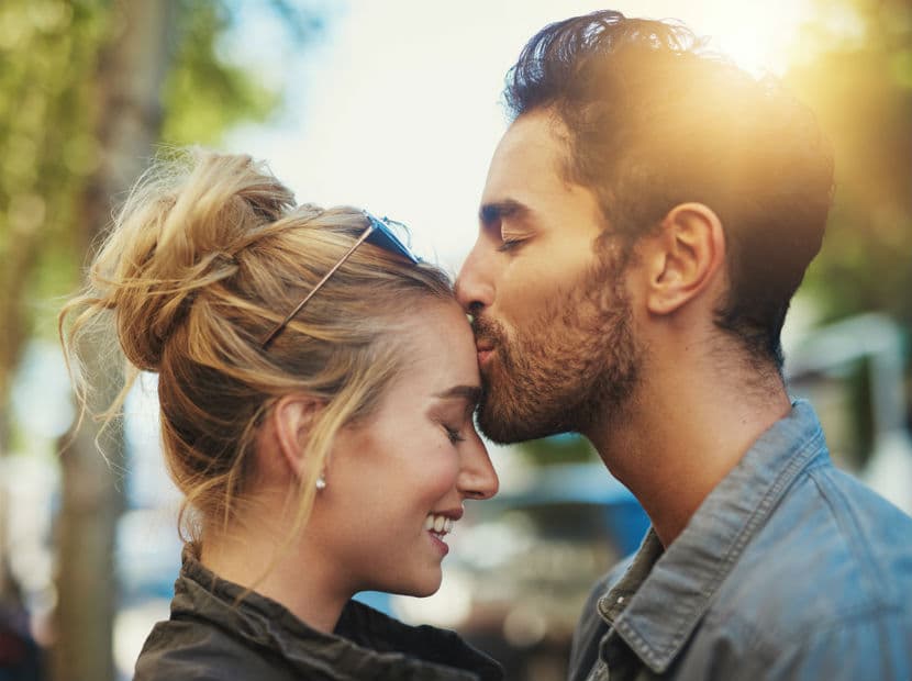Piscis. Una pareja que te llene de mimos y te sepa consentir con gestos románticos es lo que te enamora, Pero si además tiene la paciencia para escucharte ¡llegarás hasta la luna!