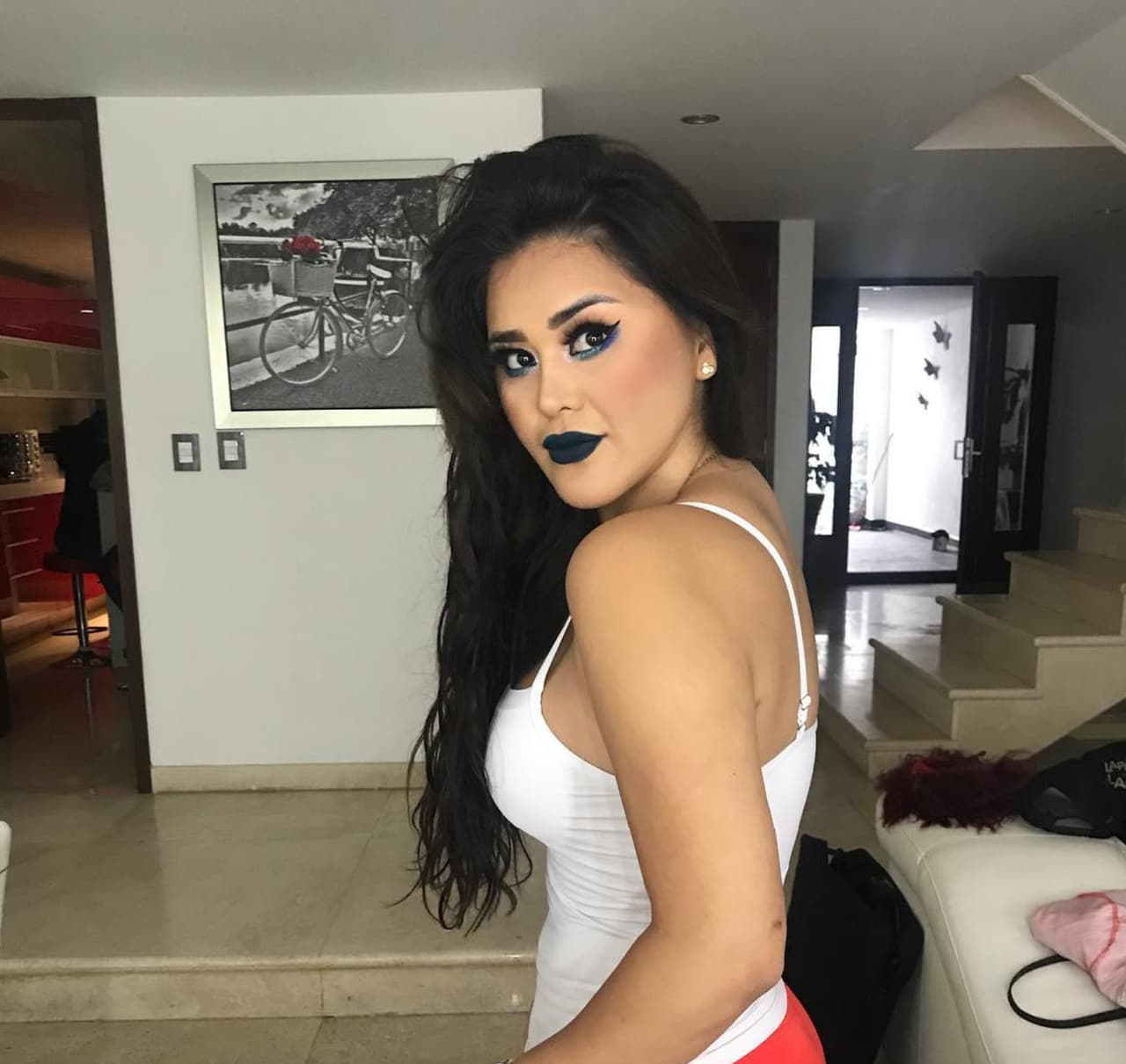 Gomita deslumbra al exhibir transformación física en bikini tras fuerte cirugía gástrica