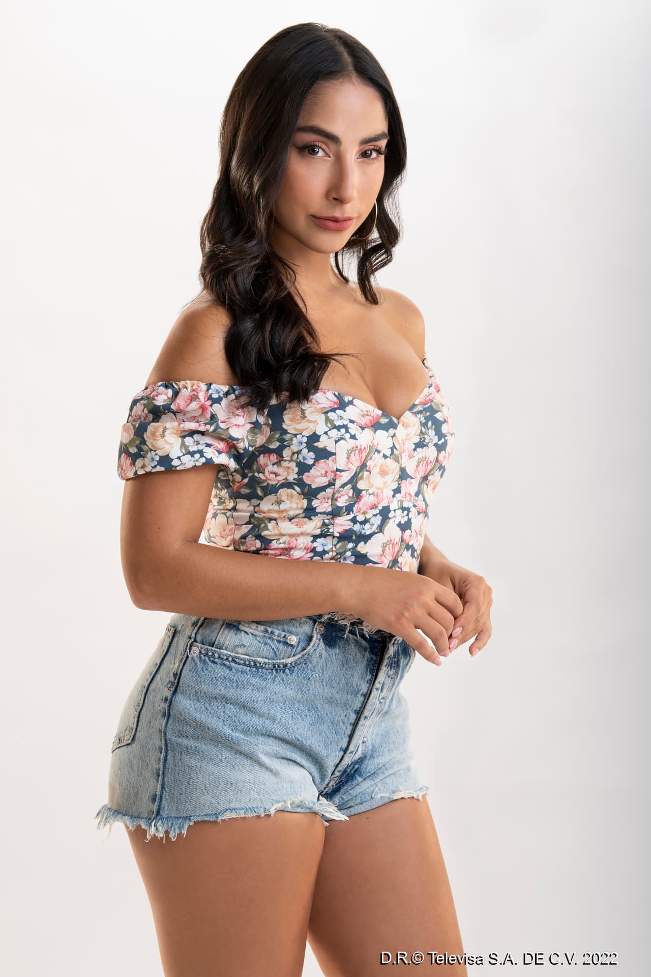 Es hermana de 'Sofía'. Es una joven bonita, inquieta y ambiciosa. Le gustan las cosas fáciles y odia trabajar en la fonda, ya que vive convencida de que merece más. Su sueño es encontrar un hombre rico que la saque de su situación. No es tan optimista y decidida como su hermana y, aunque la quiere mucho, tienen frecuentes diferencias porque ven la vida distinta.
