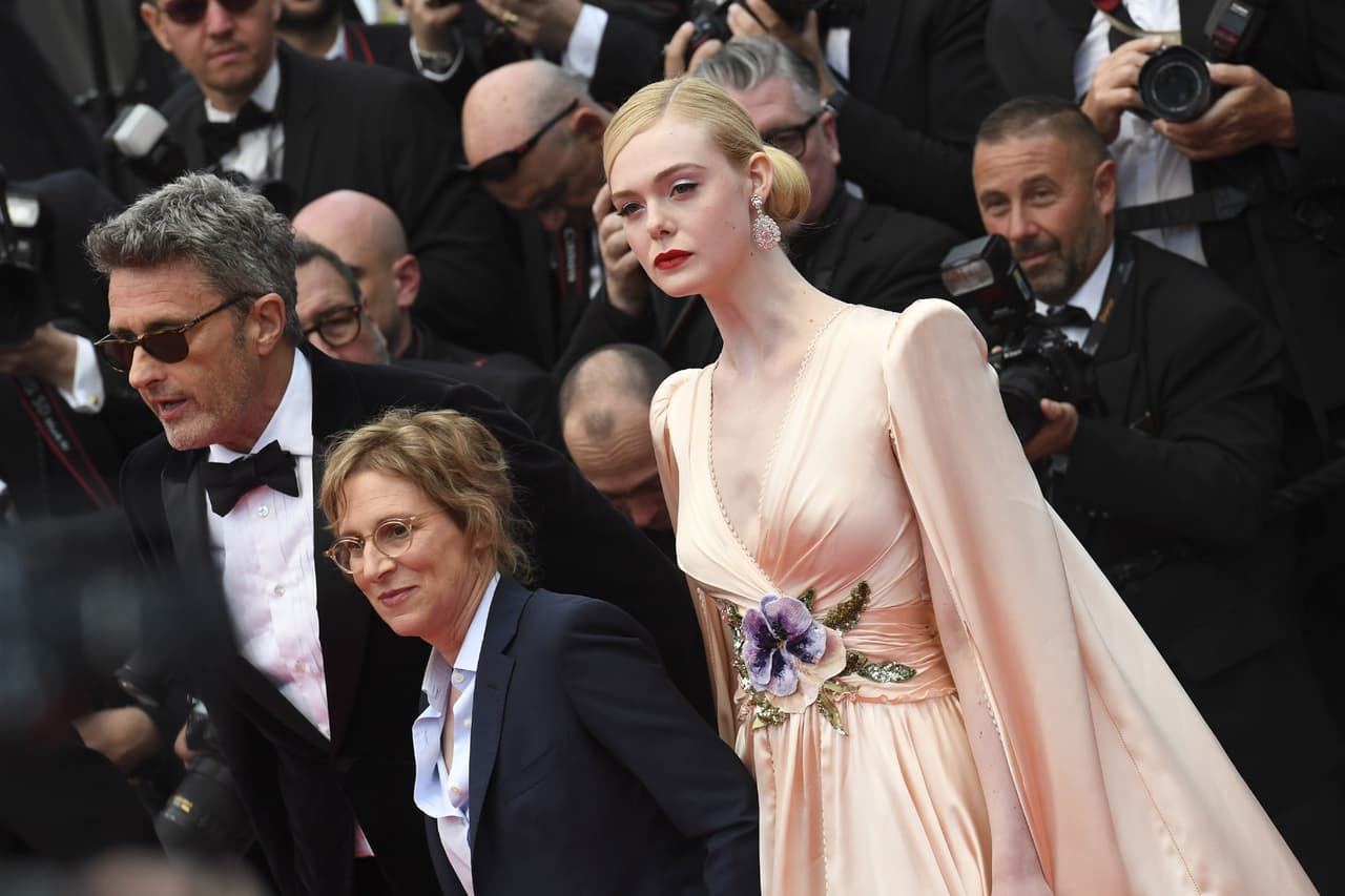 Para la alfombra roja de la cinta ‘The Dead Don’t Die’, la joven lució muy elegante con un vestido Gucci.