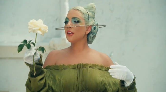 Lady Gaga estrena canción y fans de La Rosa de Guadalupe aseguran que hace referencia al programa