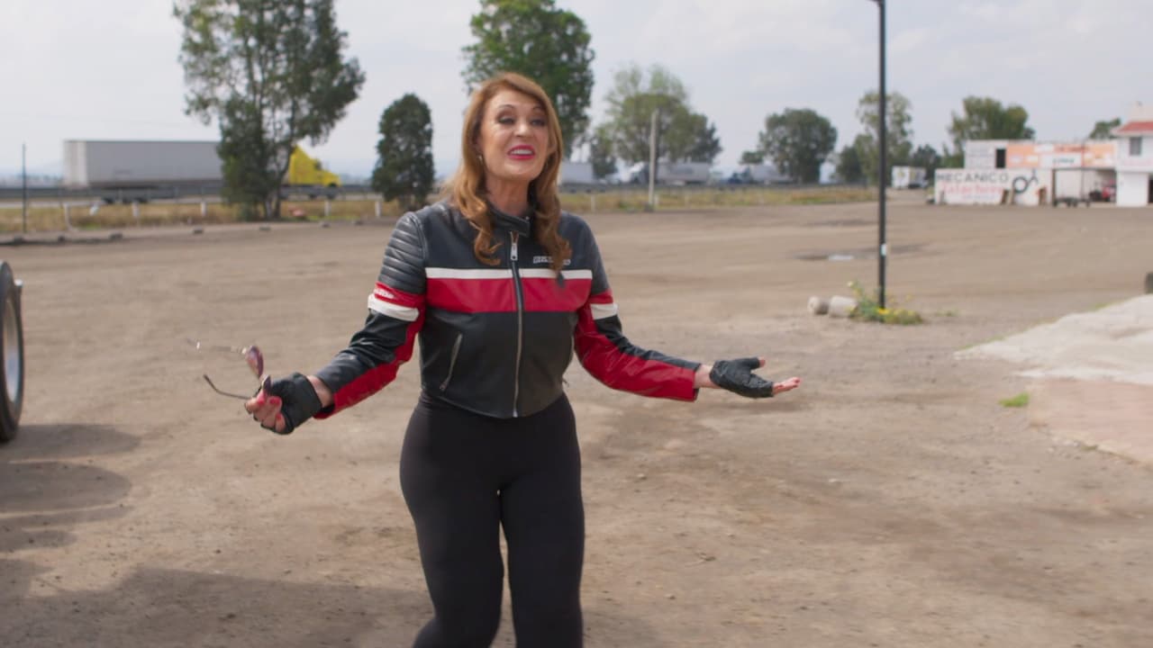 Lola la Trailera, personaje emblemático interpretado por Rosa Gloria Chagoyán, por fin apareció en "Mi camino es amarte", marcando así su regreso a las telenovelas, luego de 14 años de ausencia en la pantalla chica.