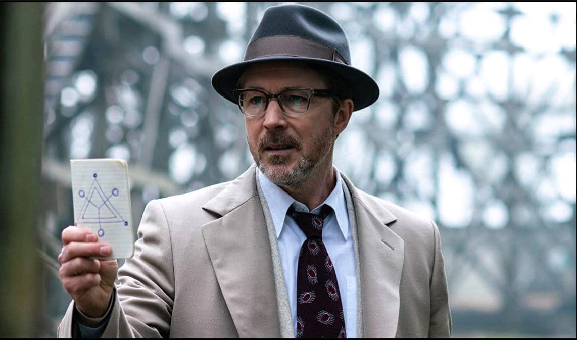 Aidan Gillen en Project Blue Book