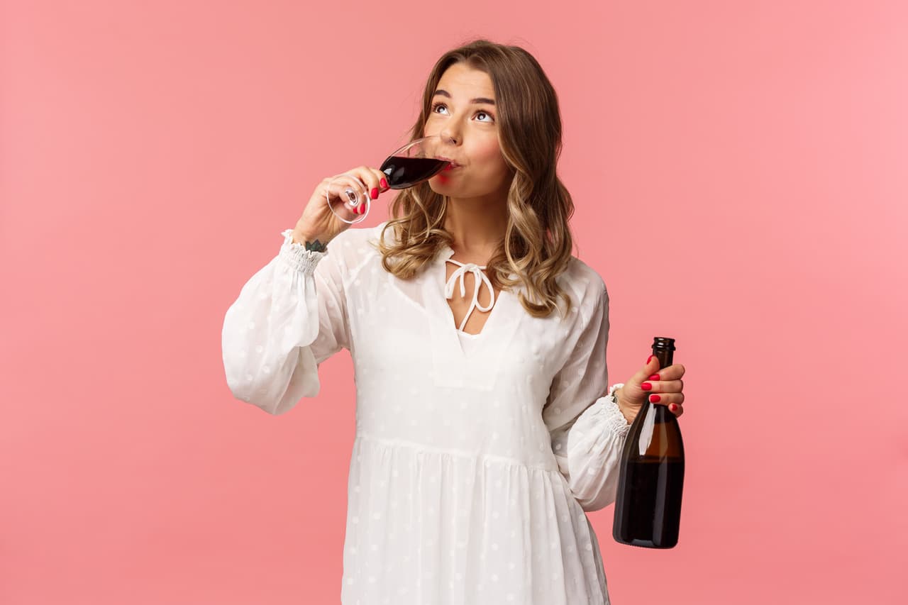 ¿Es bueno tomar una copa de vino al día? Te decimos