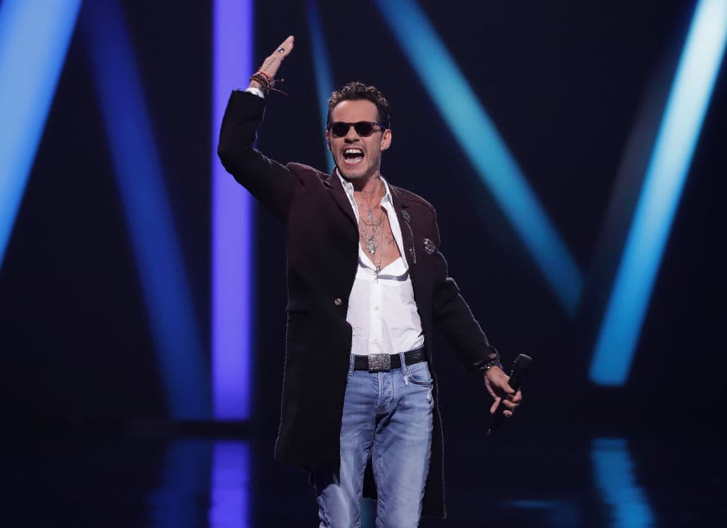 Marc Anthony ocupa el segundo peldaño con 24 premios, entre los que destacan Reconocimiento a su Trayectoria, Revelación del Año, Artista Tropical Masculino del Año, Canción Tropical del Año, Artista Masculino del Año y Colaboración del Año, por mencionar algunos. Como Tañón, el cantante obtuvo ayer el Récord Guinness por ser la artista masculino con más galardones de Premio Lo Nuestro.