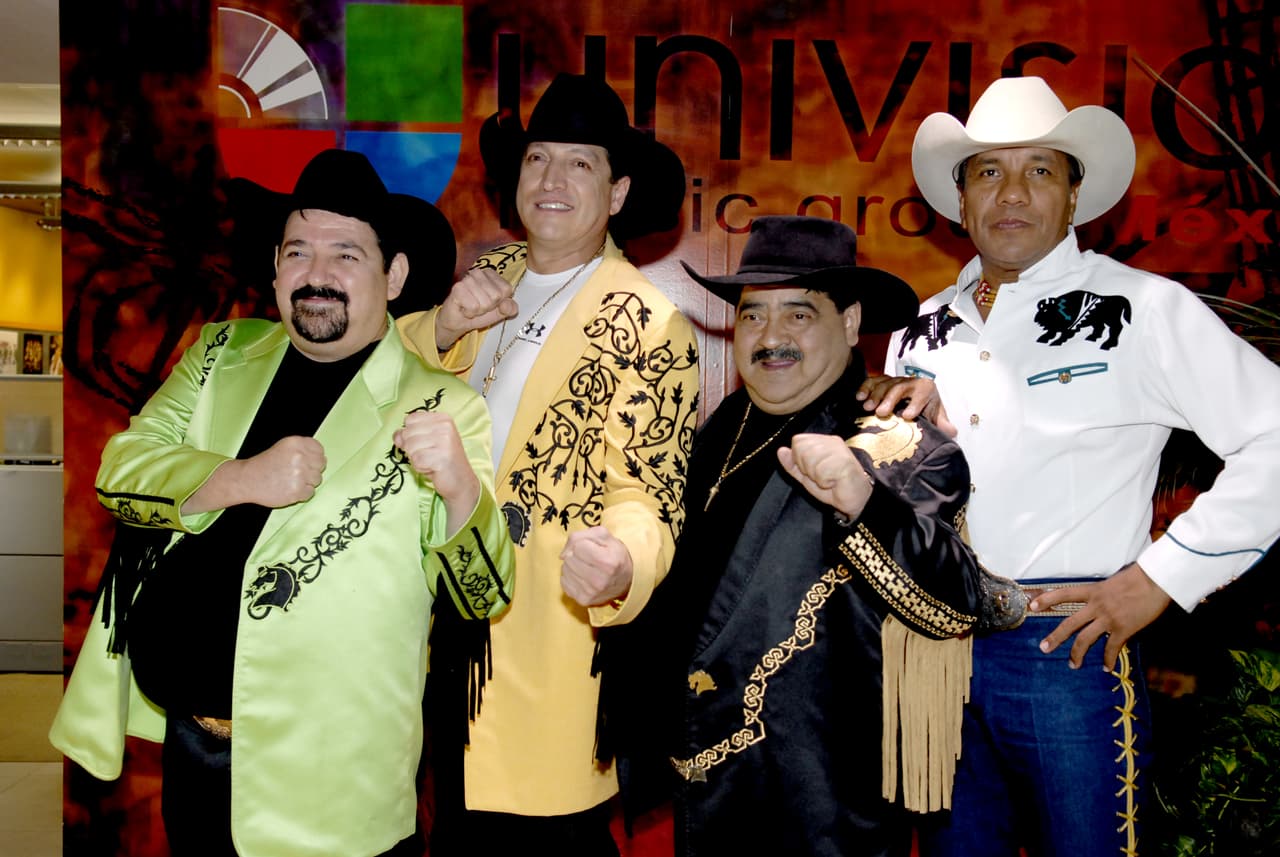 Pese a problemas en Bronco, anuncian al elenco de su bioserie
