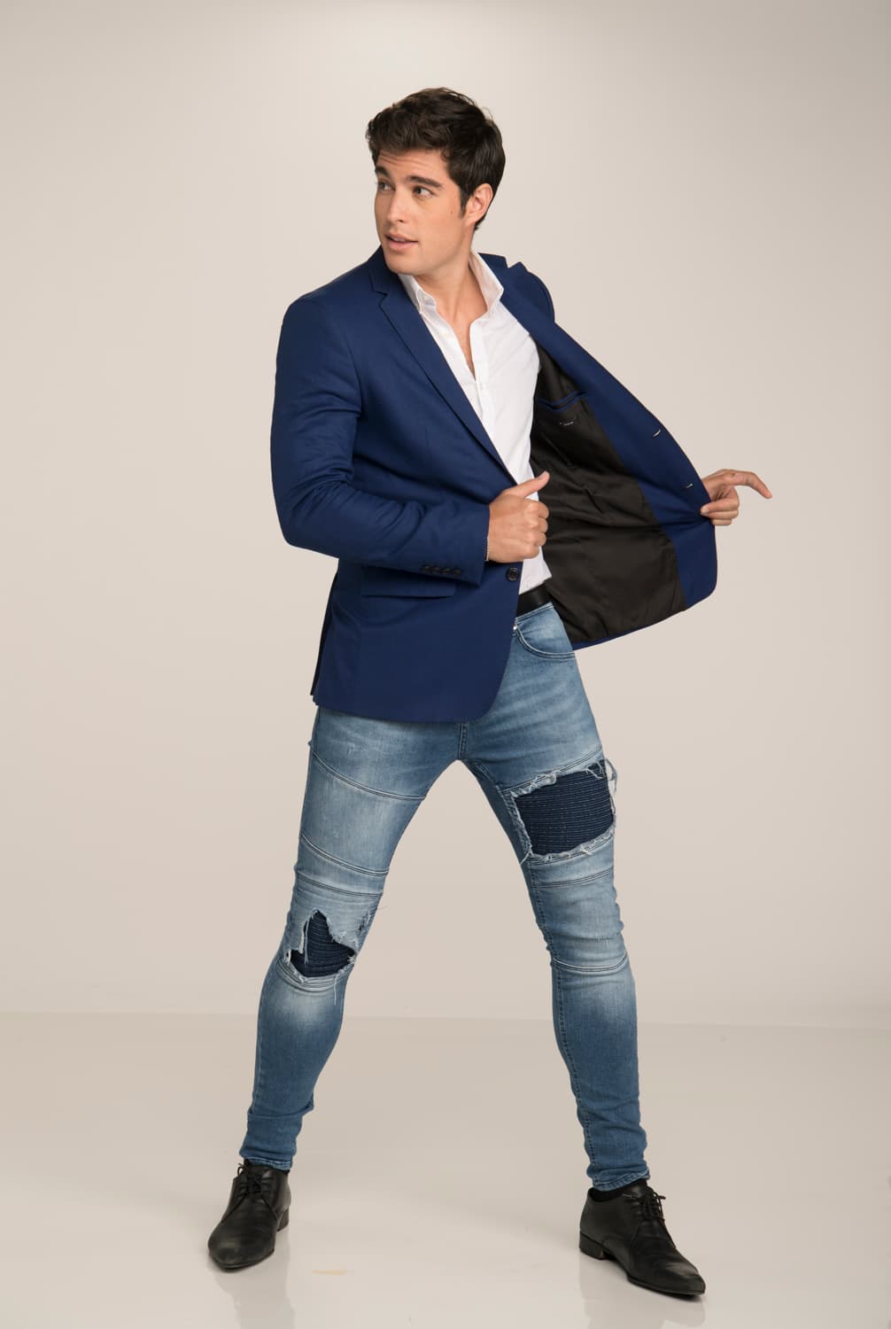 En 2016 fue nominado por la revista Tvynovelas como el mejor actor revelación.