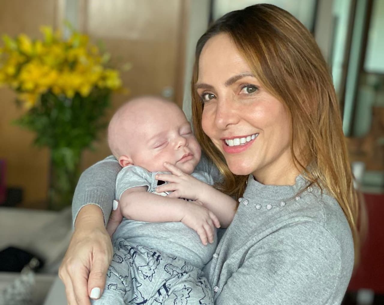 Erika Zaba se divierte en sus primeras vacaciones como madre junto a su familia