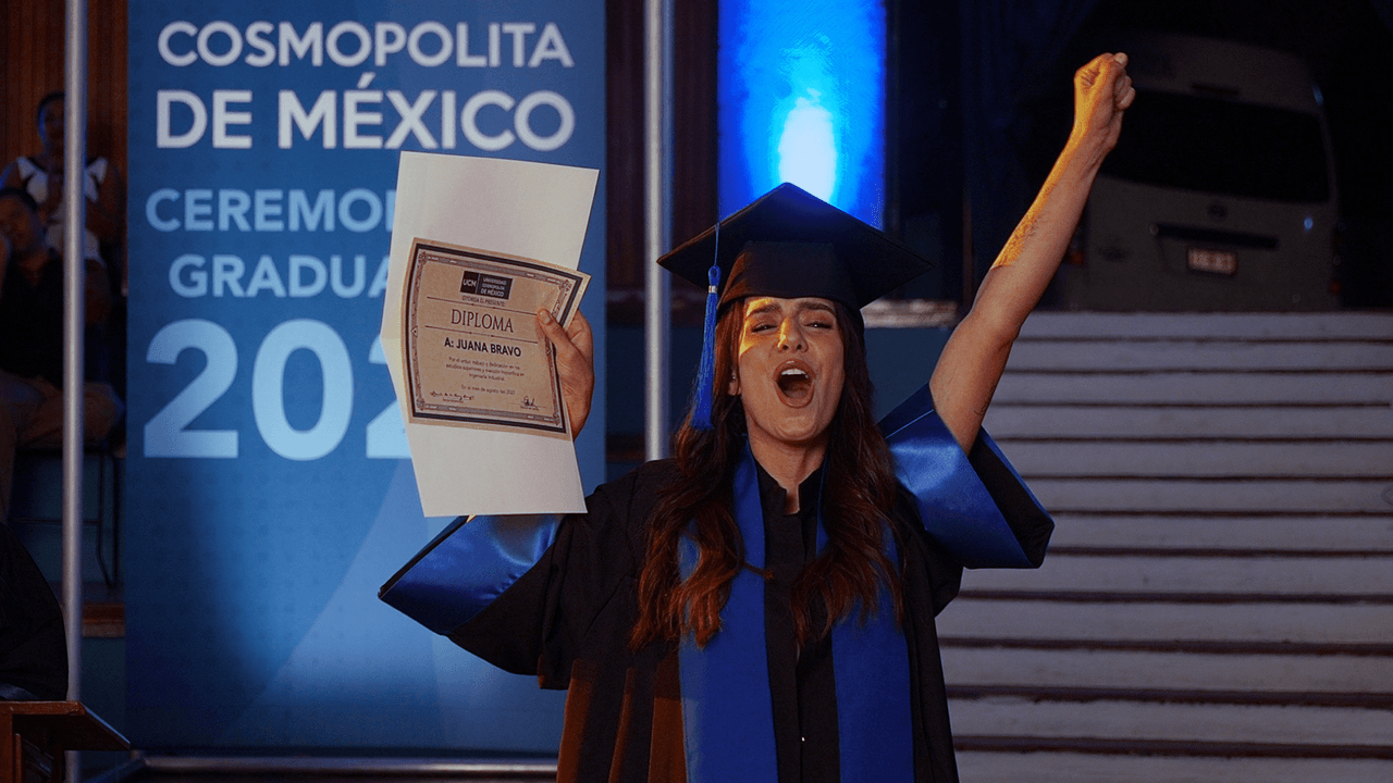 Camila Valero agradece con tierno beso por el final de ‘La Historia de Juana’