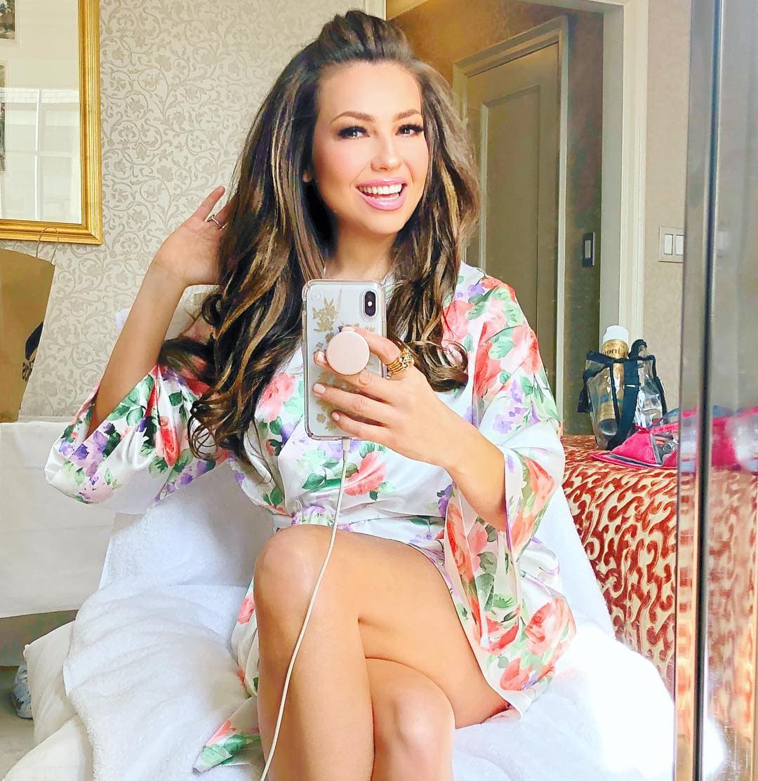 Thalía enciende las redes sociales con candente video en bikini