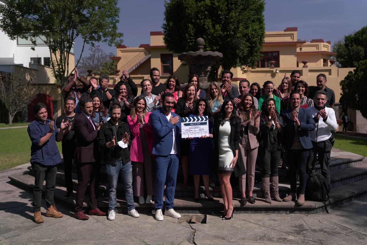 Y también con toda la producción. Espera pronto más noticias de "Mujer de Nadie" por Las Estrellas.