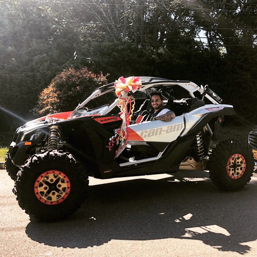 Maluma presume ostentoso regalo de Santa Claus en Instagram