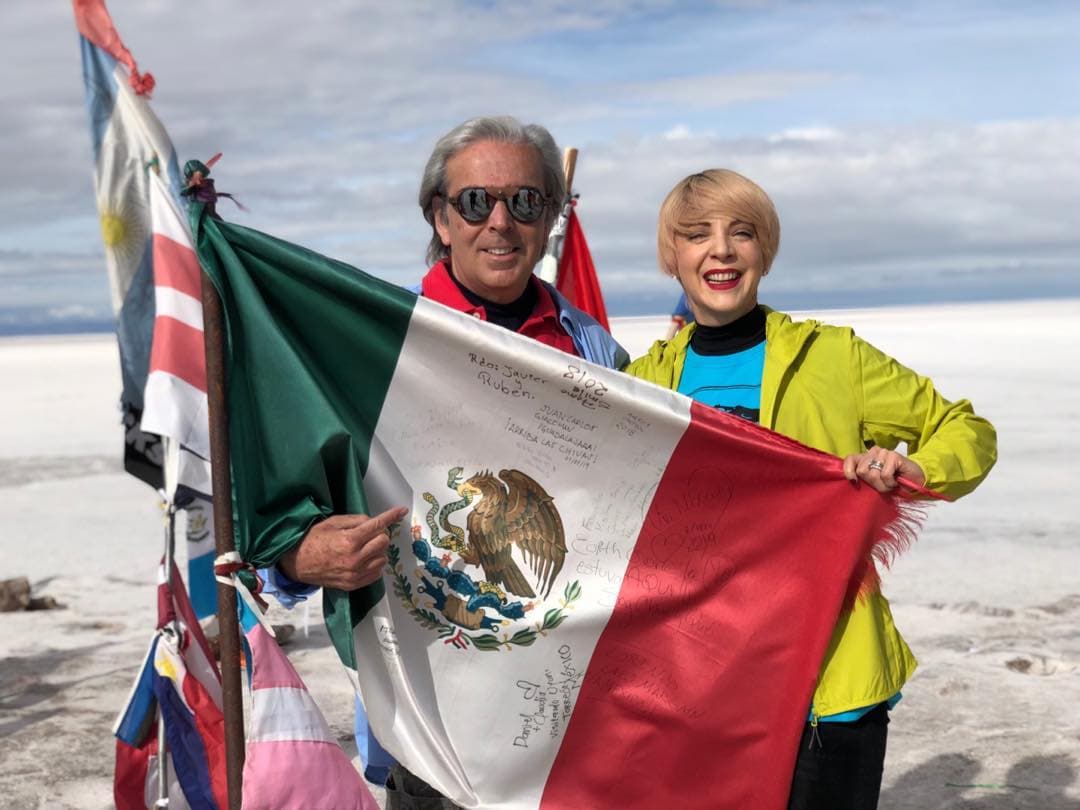 Lorenzo Lazo celebra con una foto su amor por Edith González: "Con el recuerdo de un beso muy cerca del cielo"