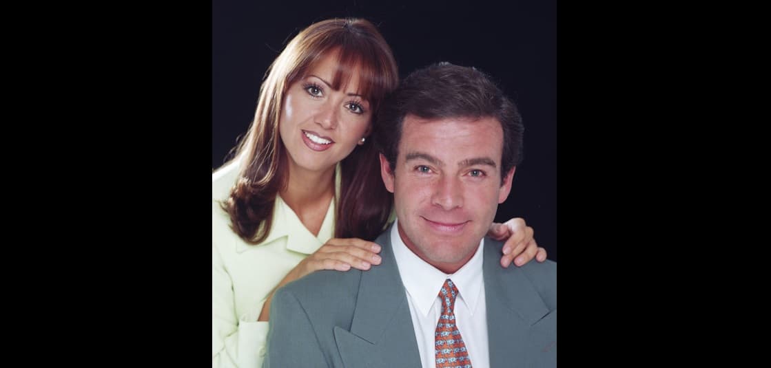 En 1998, la emisión cambió su nombre a ‘Hoy’ y Andrea Legarreta siguió siendo presentadora del programa; al mismo tiempo participó en la telenovela ‘Una luz en el camino’.