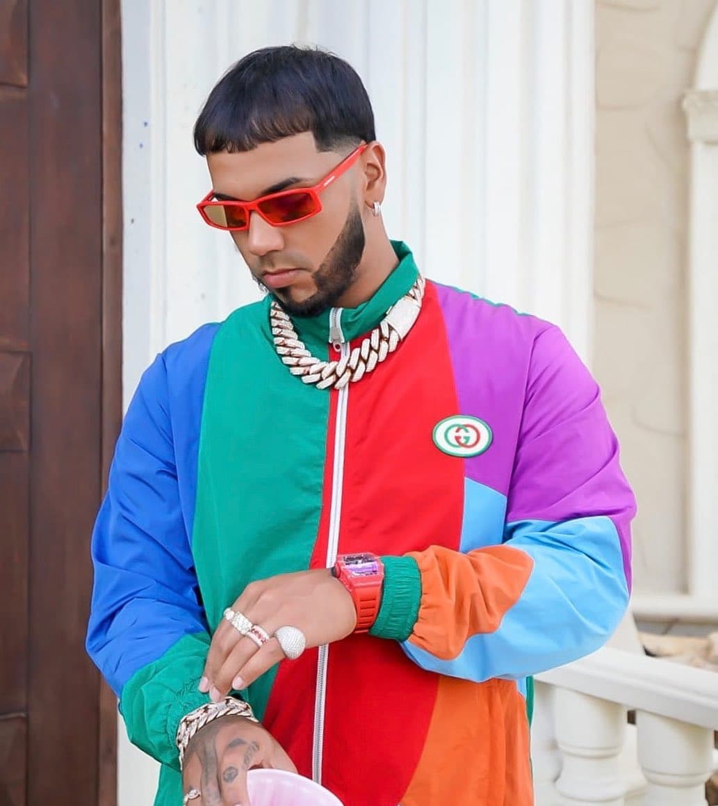 Anuel AA es un contendiente fuerte de Premio Lo Nuestro, pues cuenta con siete nominaciones. El cantante de género urbano se presentará con canciones de su más reciente producción musical ‘Los Dioses’, álbum que hizo en colaboración con el reggaetonero Ozuna.