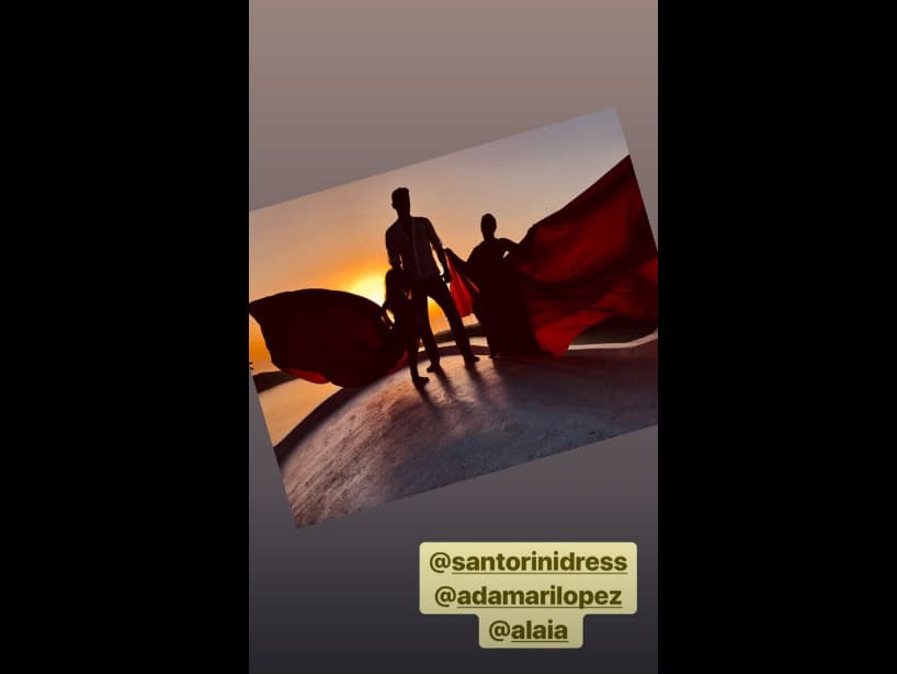 Toni compartió una tierna diapositiva familiar de la misma sesión de fotos.