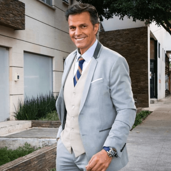 Agustín Arana siempre sonriente, amable y multifacético (es actor, cantante, entre otros miles proyectos que lleva).