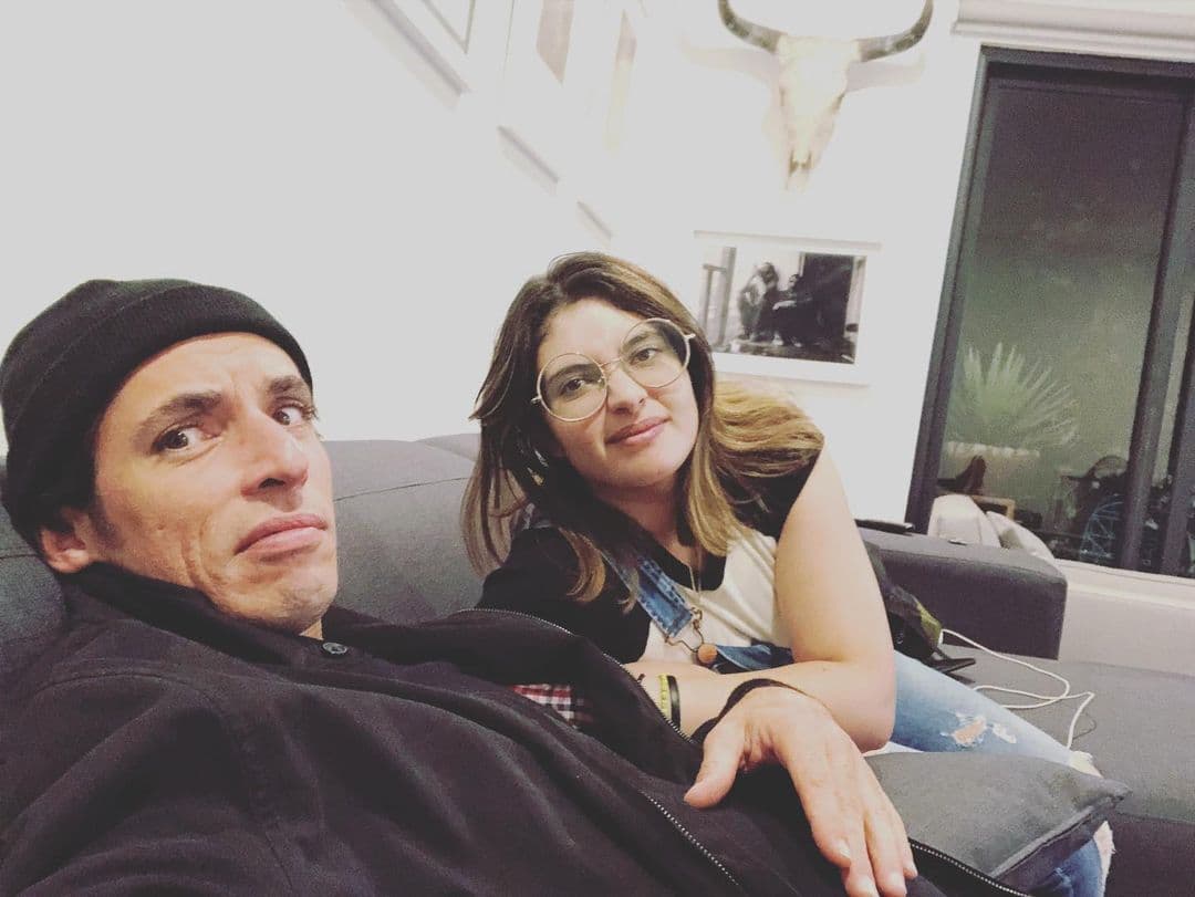 Alberto Guerra, esposo de Zuria Vega, experimentó la paternidad cuando tenía 19 años gracias al nacimiento de Penélope. Ahora, a sus 38 años, es papá de Lua y Luka, quienes son fruto de su matrimonio con la actriz.