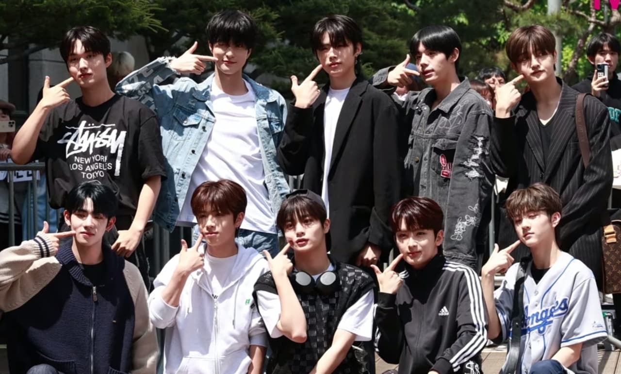 Integrantes de la boy band de K-Pop FANTASY BOYS encienden las alarmas al hacer la señal de auxilio en vivo