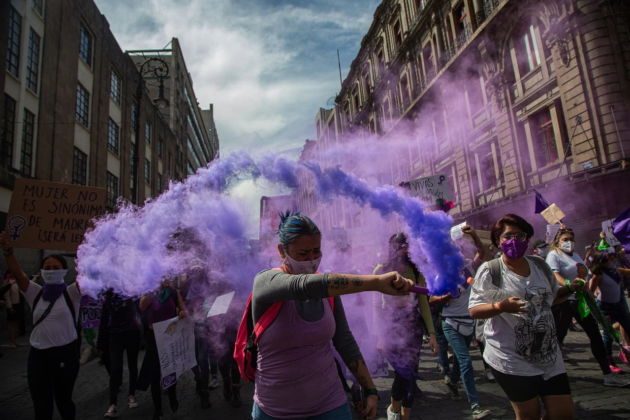 El pasado 8 de marzo se manifestaron miles de mujeres en la Ciudad de México y el resto de la República mexicana para exigir sus derechos y abolir la violencia de género. A continuación, te contamos cómo se vivió en imágenes.